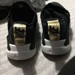 Nike Air Huarache Extreme Black/Gold 7Y